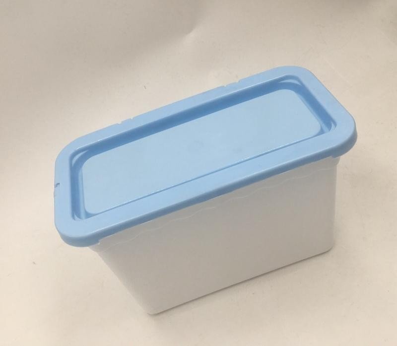 Box packaging for laundry pods
